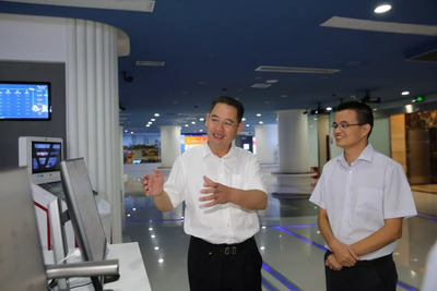 吉林市政府副秘書長畢克千率團蒞臨南威軟件集團參觀考察