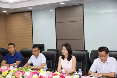 吉林市政府副秘書長畢克千率團蒞臨南威軟件集團參觀考察